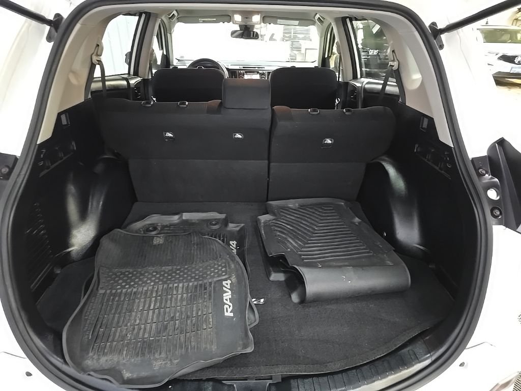 Used 2017 White Toyota LE image 11