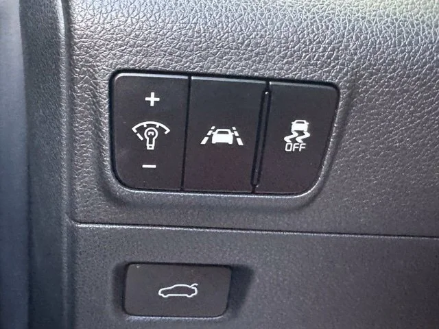 Used 2023 White Kia GT-Line image 40