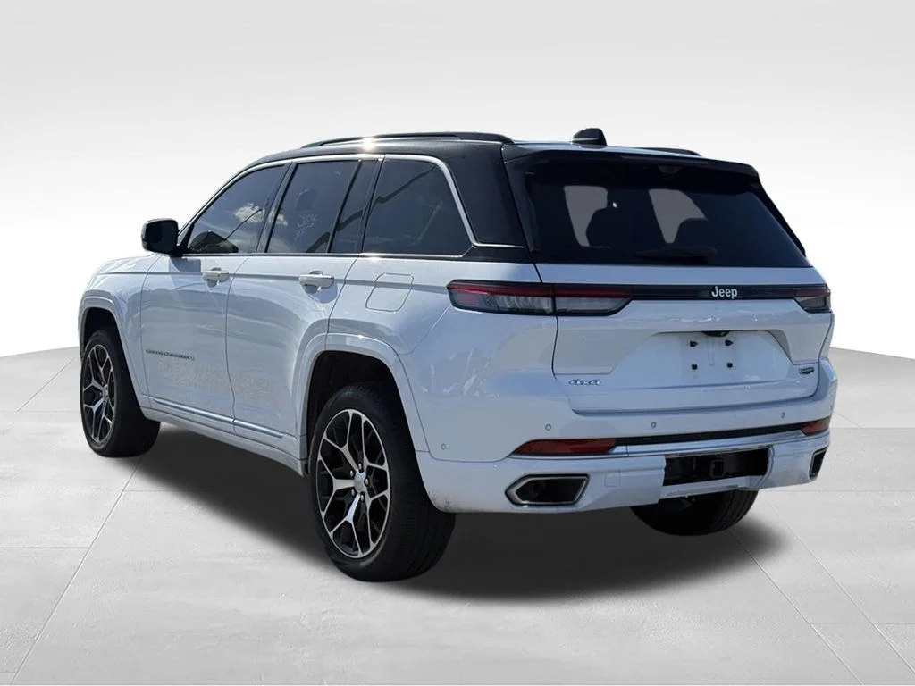 Used 2022 White Jeep Summit Reserve image 3