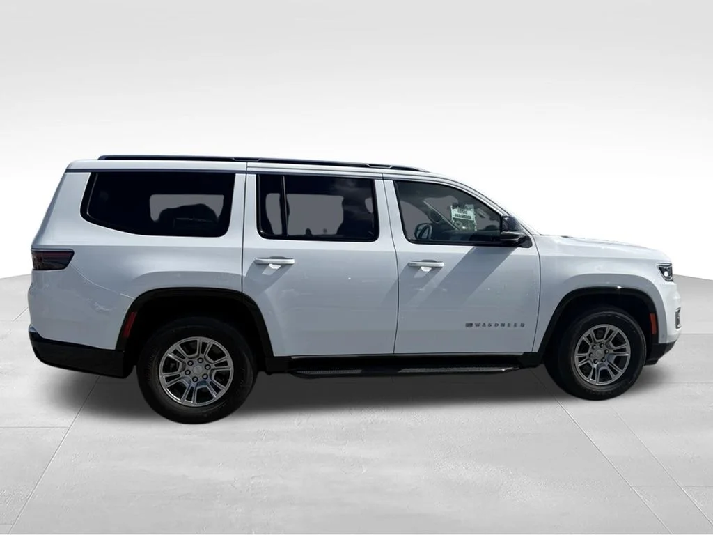 Used 2024 White Jeep Base image 6