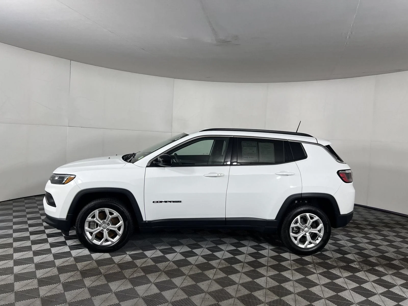 Used 2024 Bright White Clearcoat Jeep Latitude image 29
