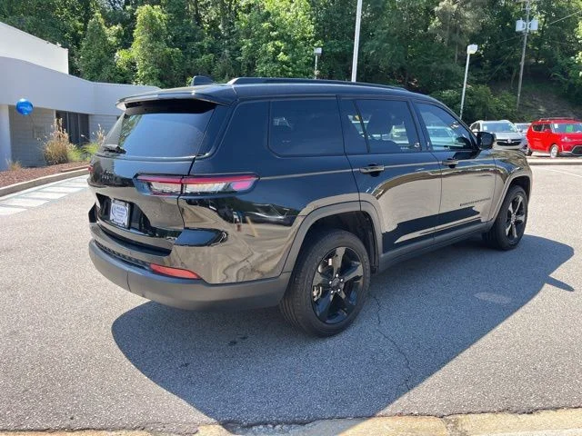 Used 2023 Black Jeep Altitude image 3
