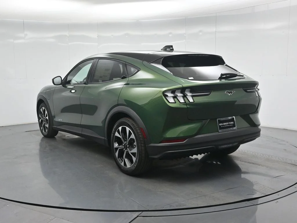 New 2026 Green Ford Select image 24