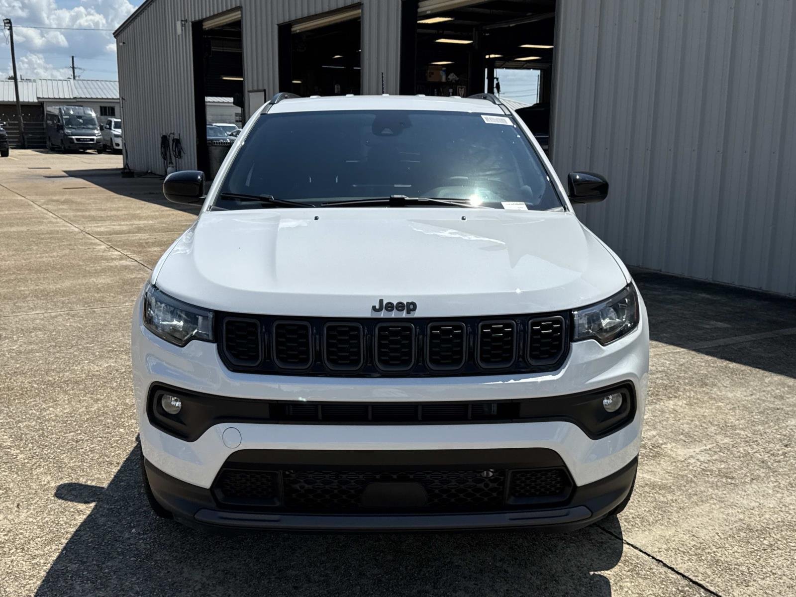 New 2026 Bright White Clearcoat Jeep Latitude Altitude image 2