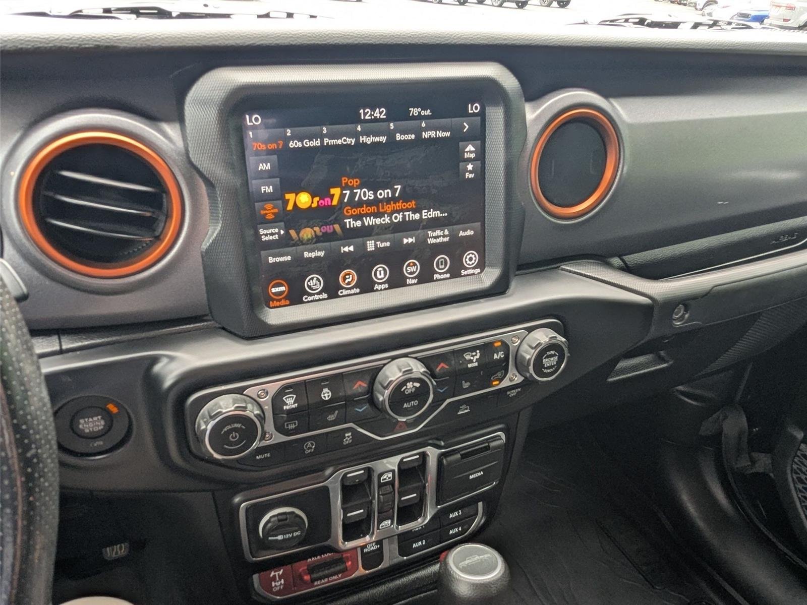 Used 2022 Black Clearcoat Jeep Mojave image 24
