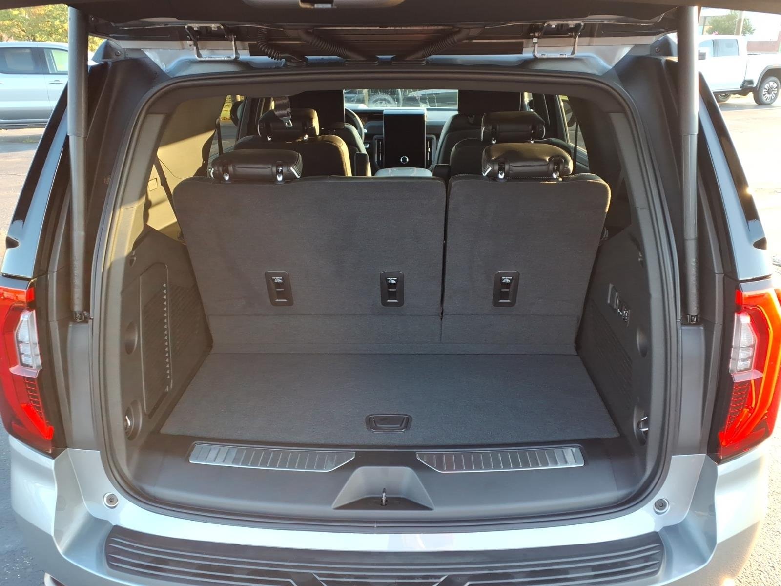 2026 GMC Yukon AT4 Ultimate - Photo 14