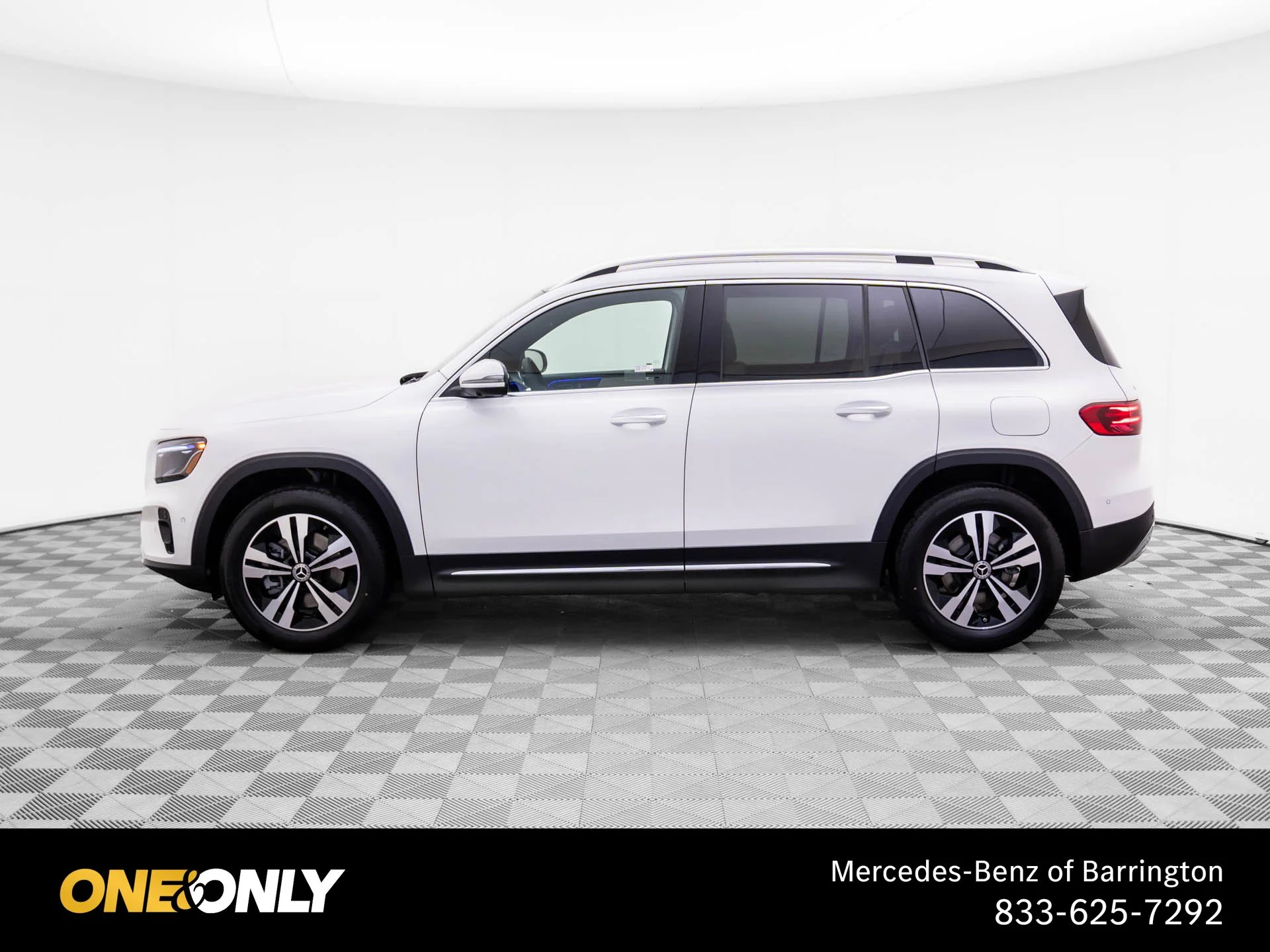 New 2026 White Mercedes-Benz GLB 250 image 2