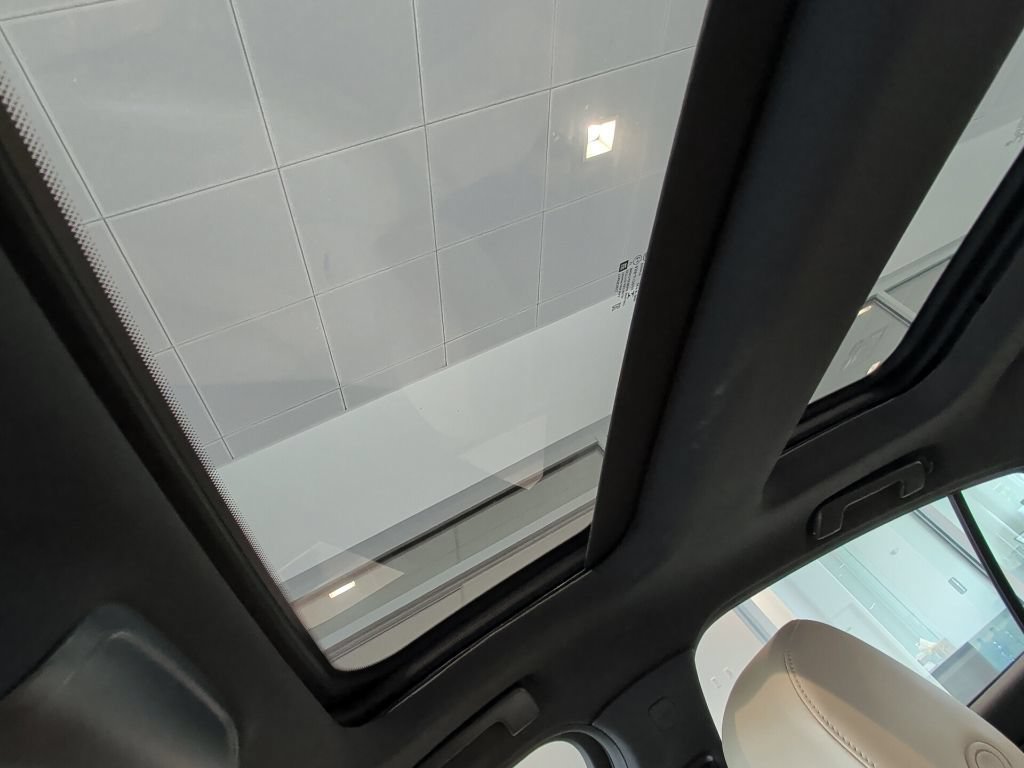 Used 2020 SHADOW METALLIC Cadillac Premium Luxury image 18