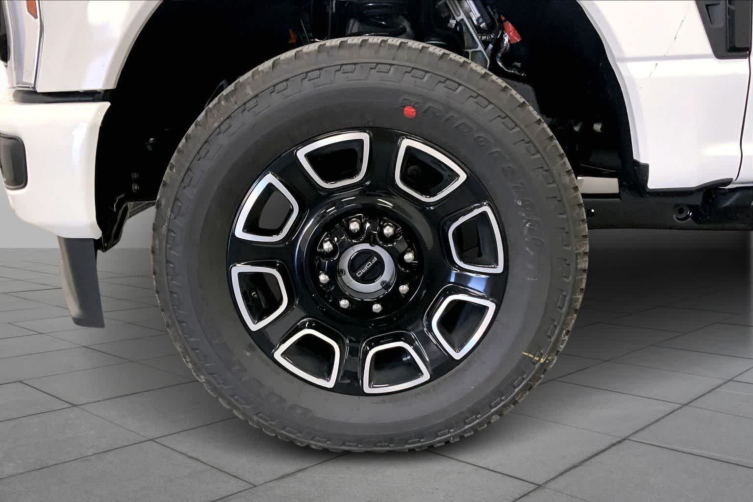 New 2026 Star White Metallic Tri-Coat Ford F-350® Platinum® image 9