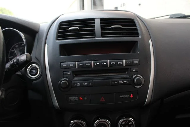 Used 2013  Mitsubishi LE image 13