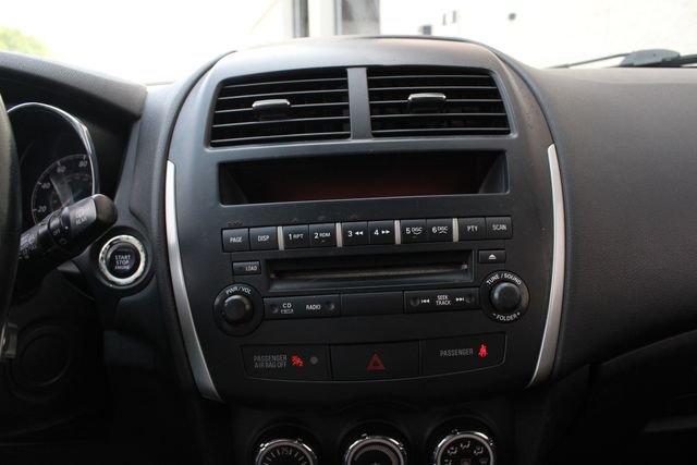 Used 2013  Mitsubishi LE image 13