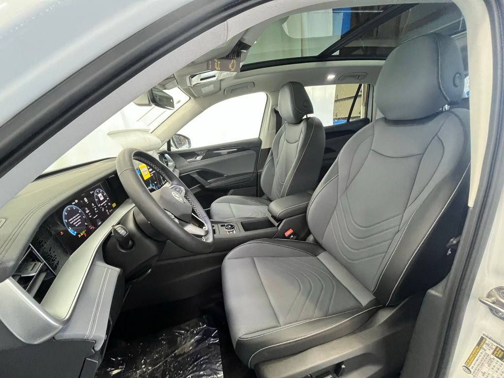 New 2026 White/off-white Volkswagen 2.0T SE image 10
