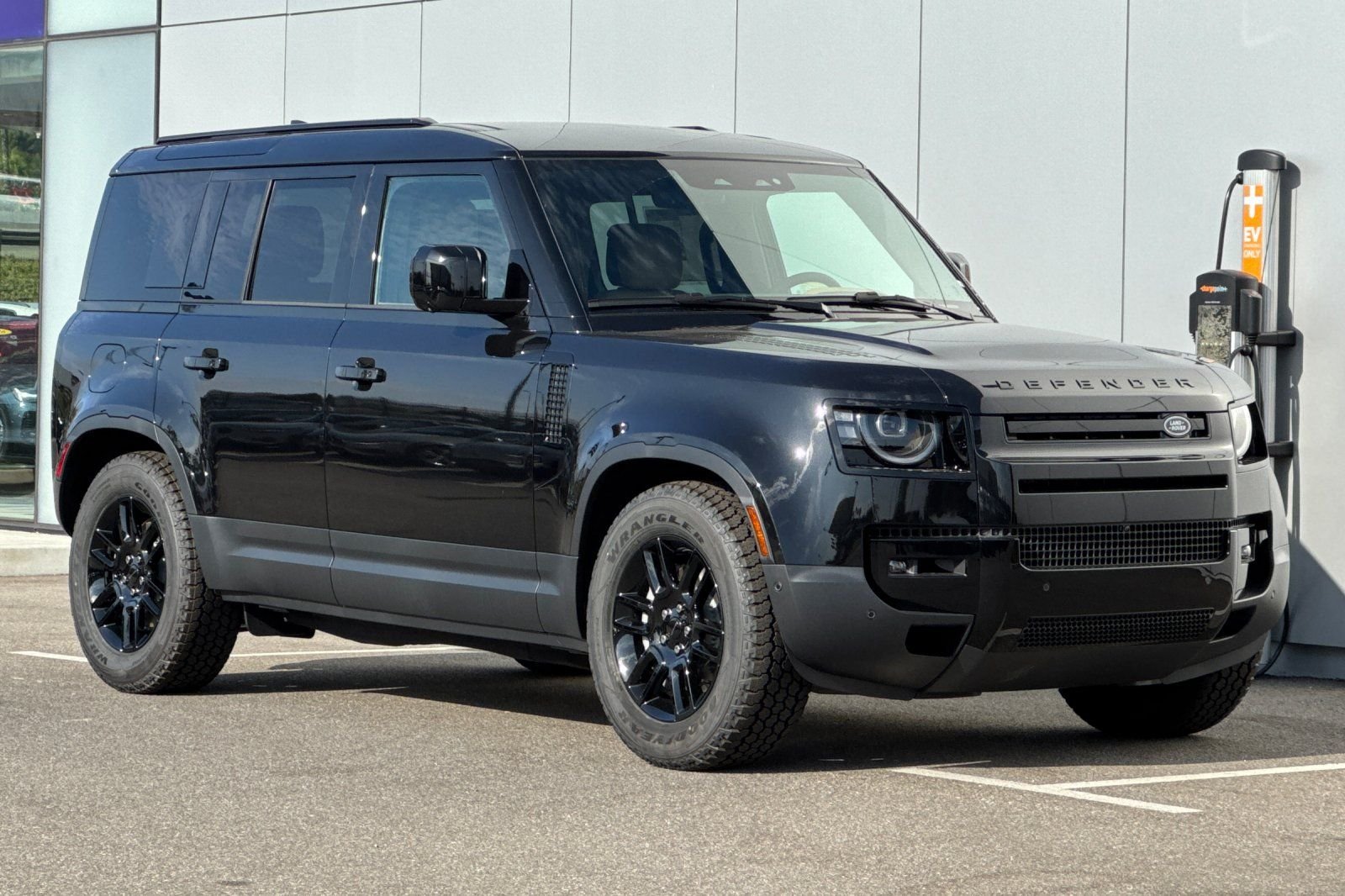 New 2026 Santorini Black Land Rover S image 7