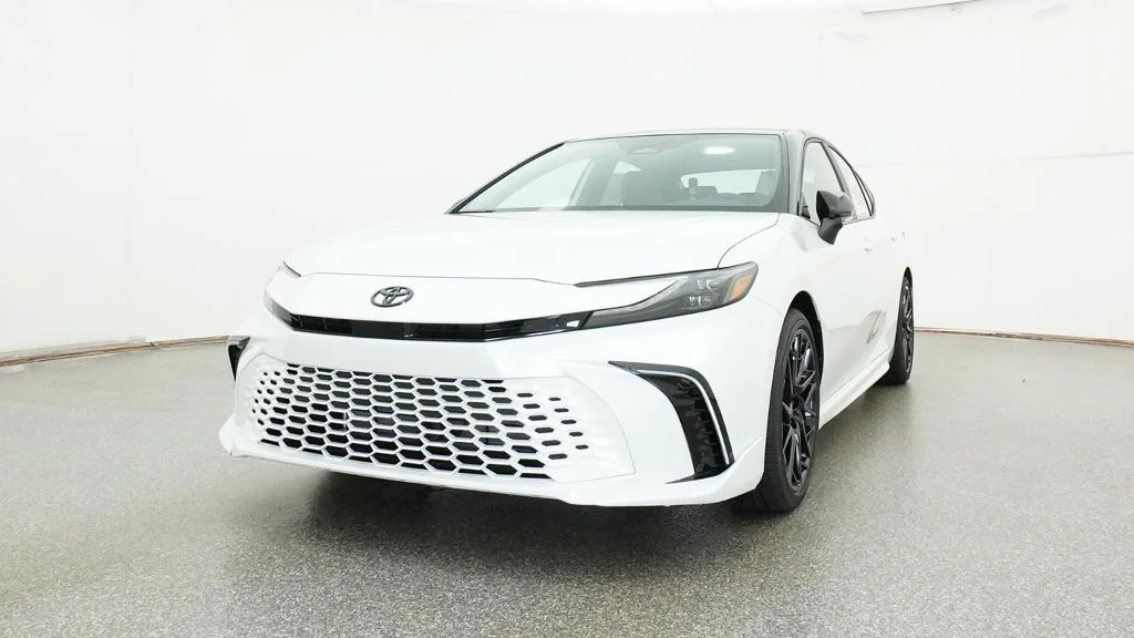 New 2026 Wind Chill Pearl with Midnight Black Metallic roof Toyota XSE image 27