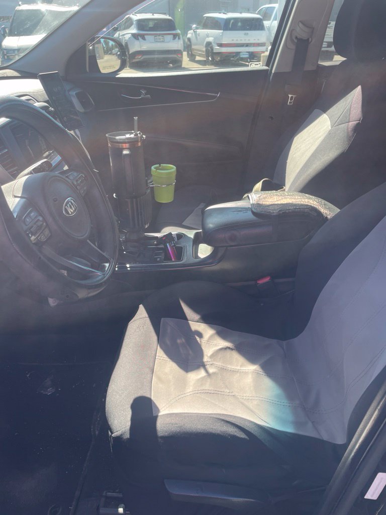 Used 2016 Black Kia L image 8