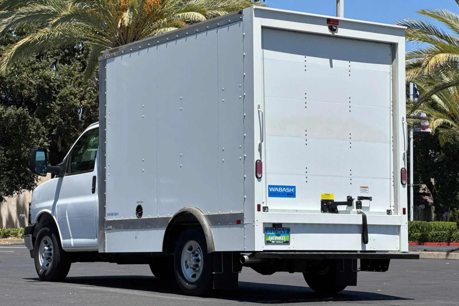 2025 Chevrolet Express Cutaway 3500 1WT view 5