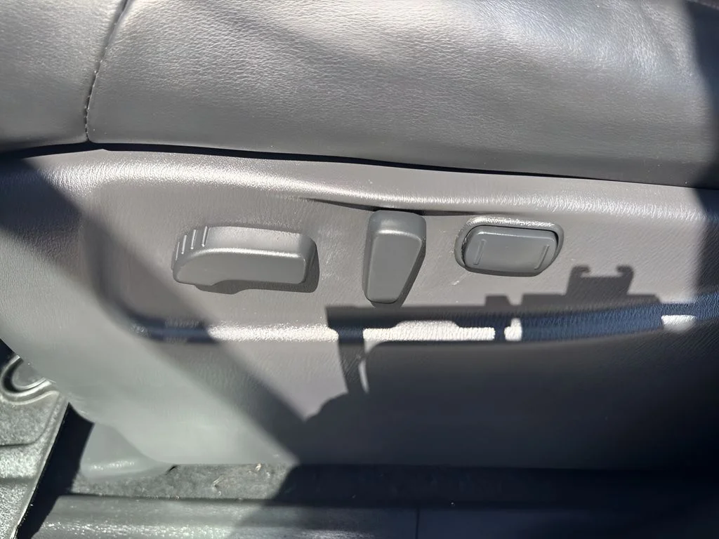 Used 2019 Blue Nissan SL image 10