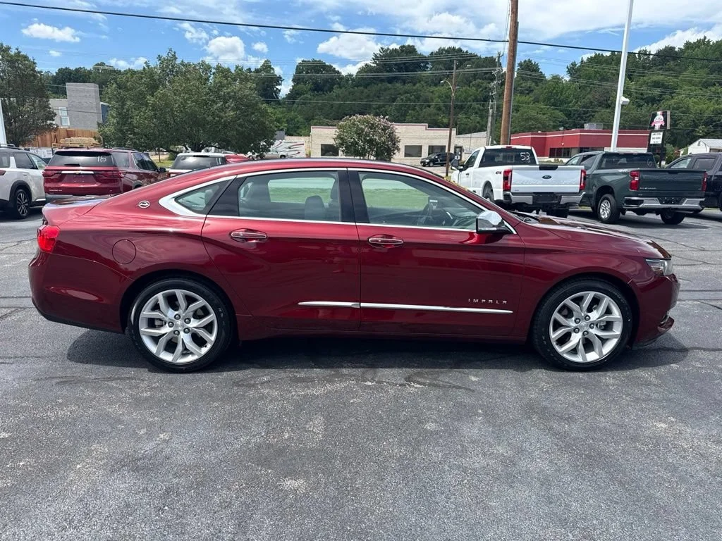 Used 2017 SIREN RED TINTCOAT Chevrolet Premier image 6