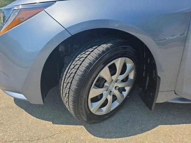 Used 2025  Toyota LE image 32