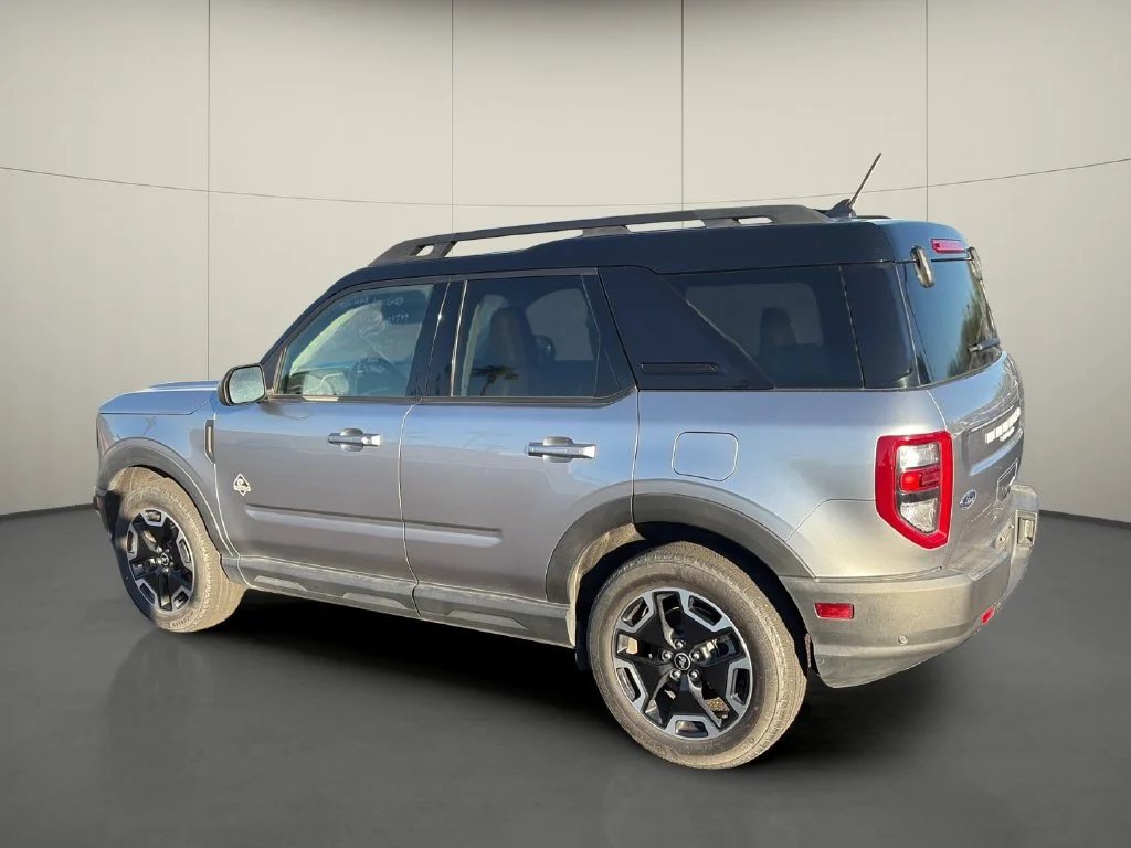 Used 2023 Silver Ford Outer Banks image 5