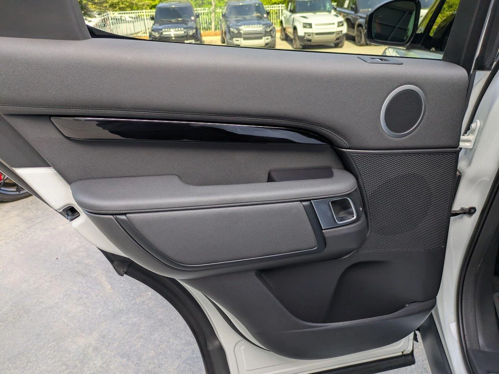 Used 2024 Fuji White Land Rover S image 26