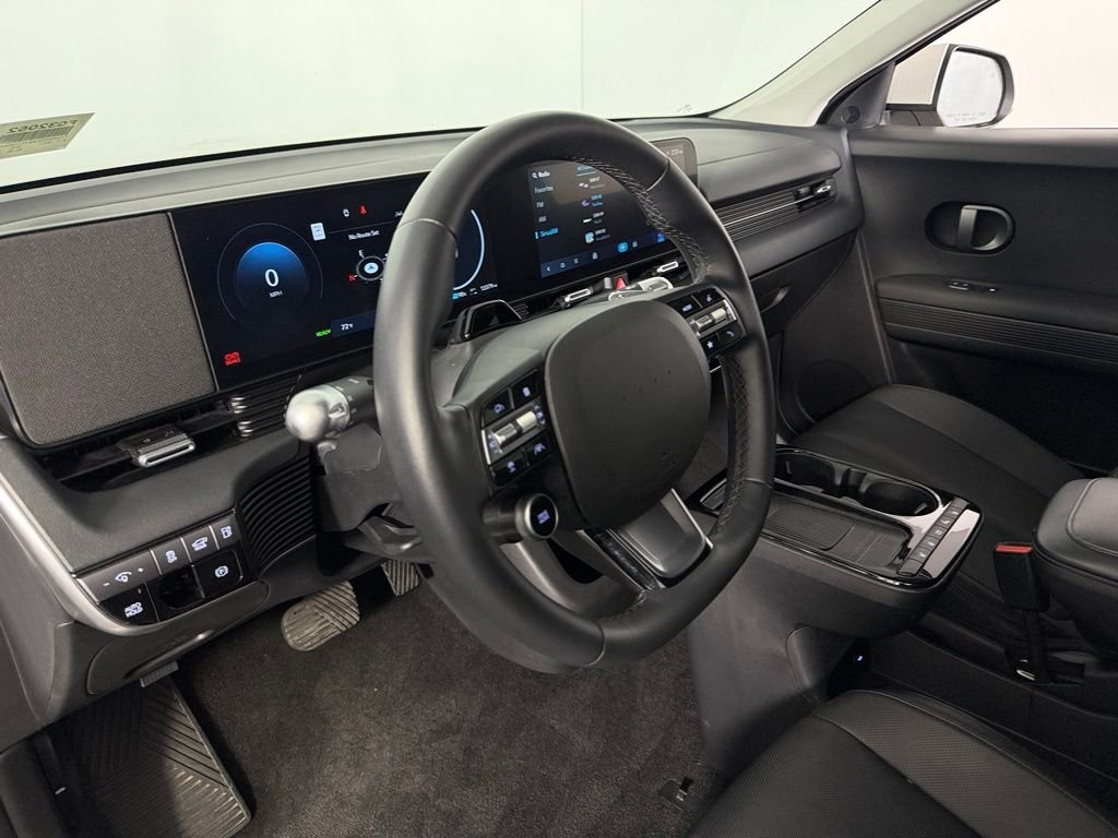 Used 2025 White Hyundai SEL image 21