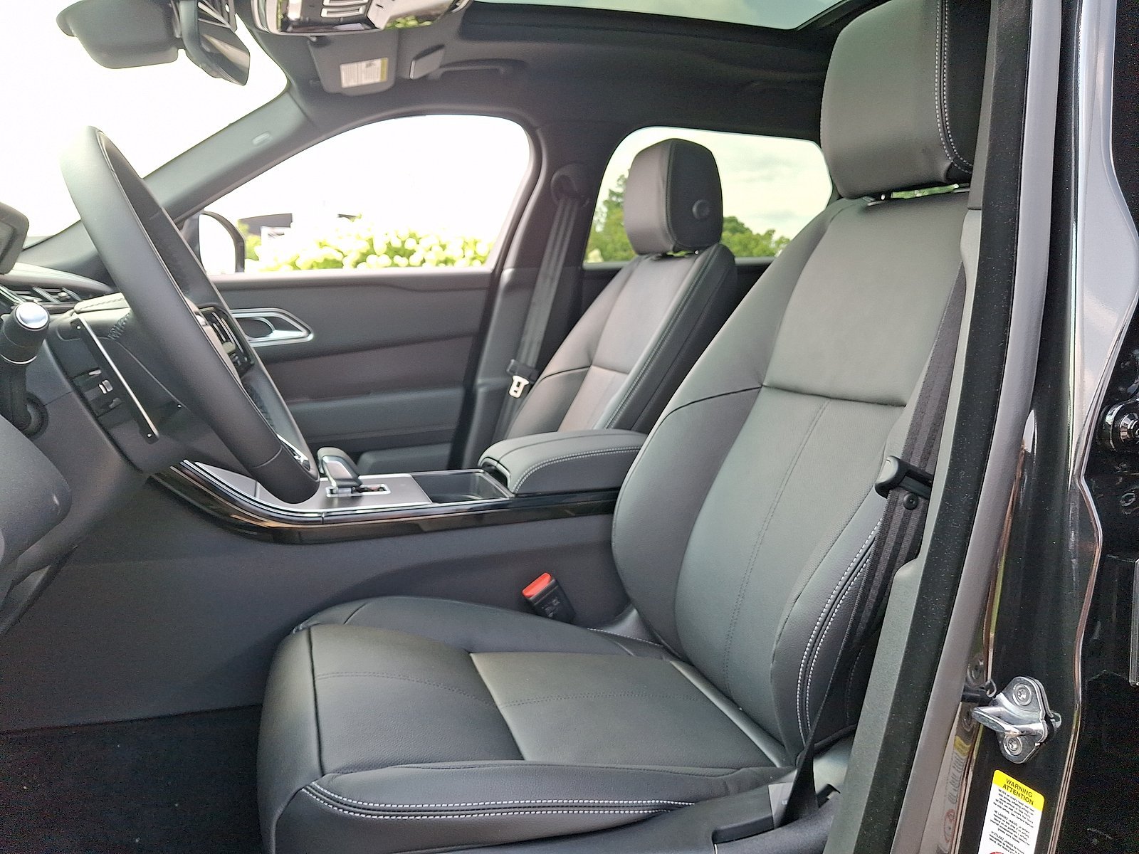 New 2026 Santorini Black LAND ROVER  image 9