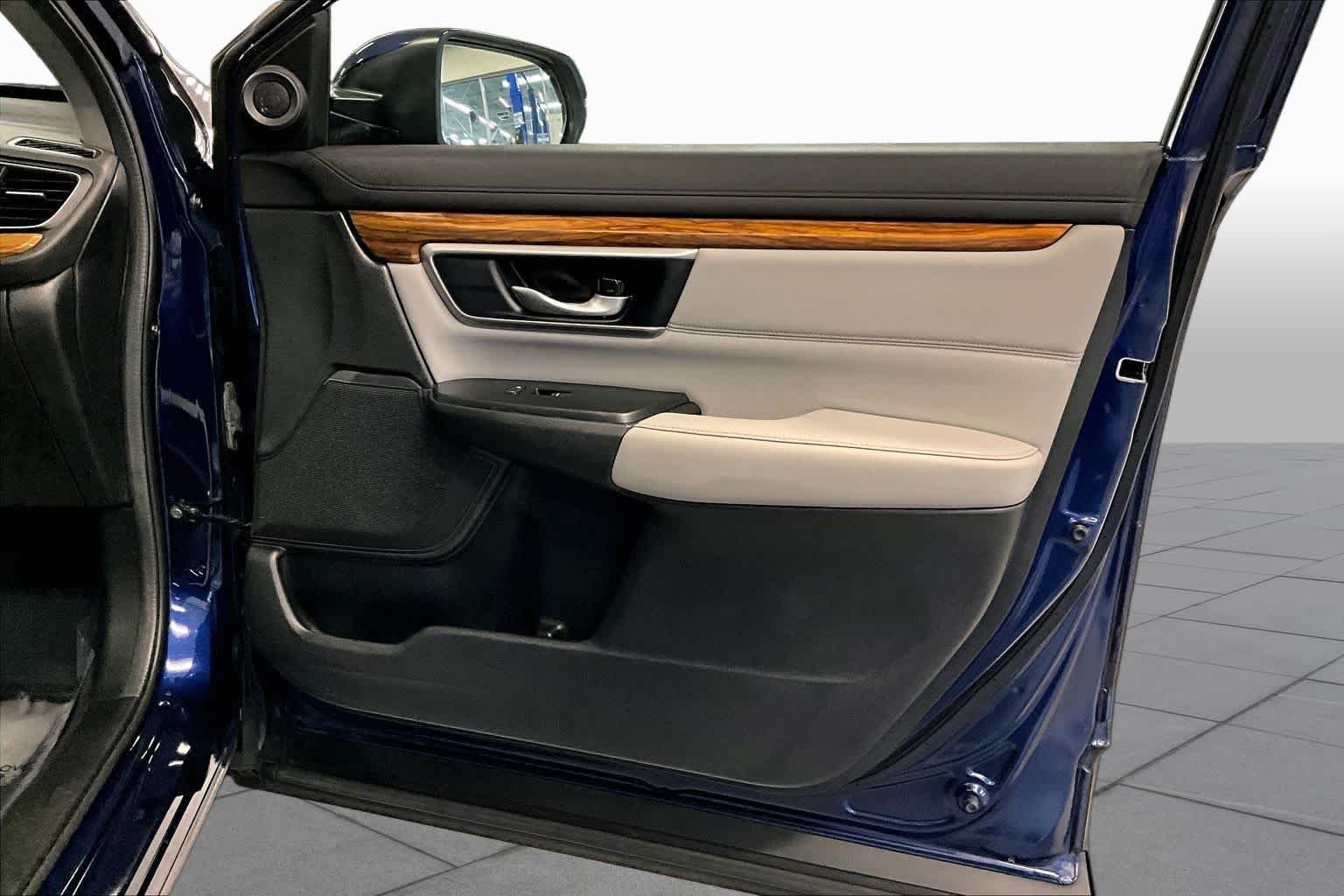 Used 2022 Obsidian Blue Pearl Honda EX-L image 23