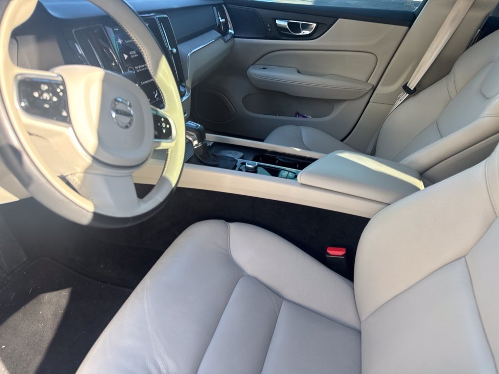 Used 2022 White Volvo T5 image 9