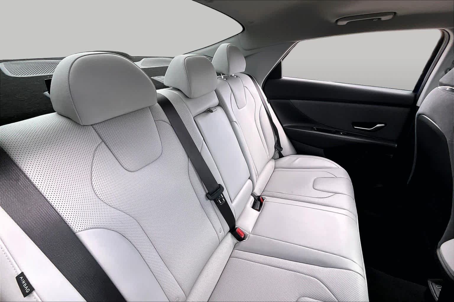 2025 Hyundai Elantra Limited - Photo 36
