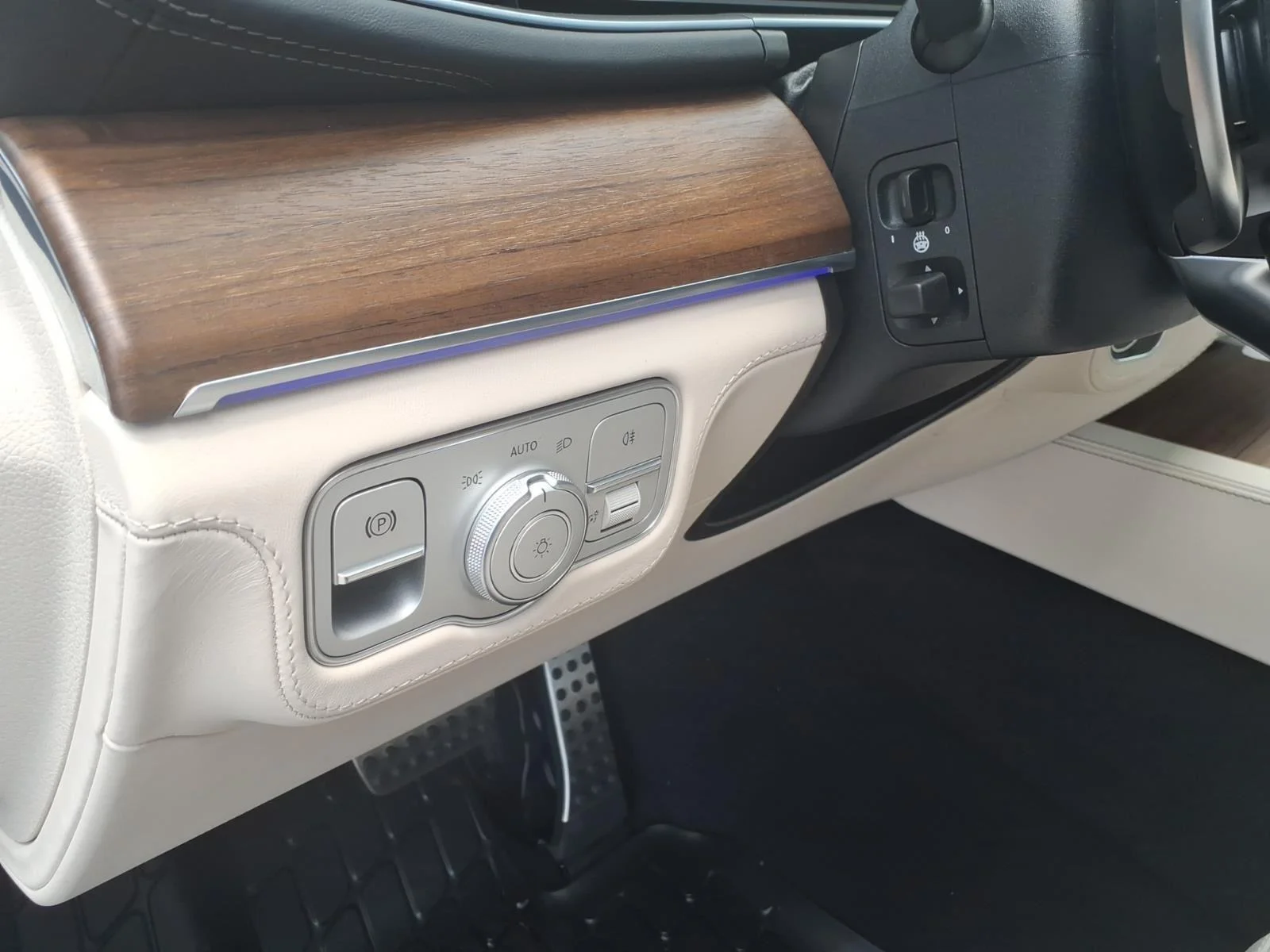 New 2026 Twilight Blue Metallic Mercedes-Benz AMG® GLE 63 S image 27