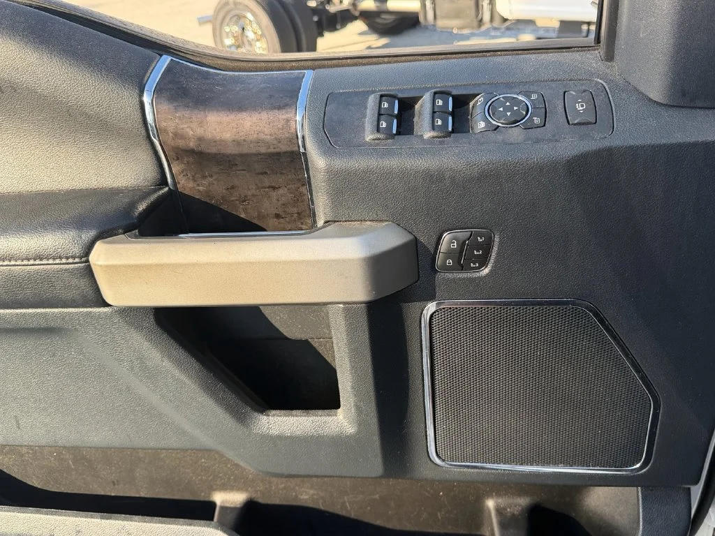 Used 2022 White Ford Lariat image 14