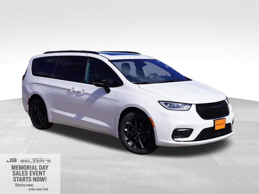 2025 Chrysler Pacifica Limited's photo