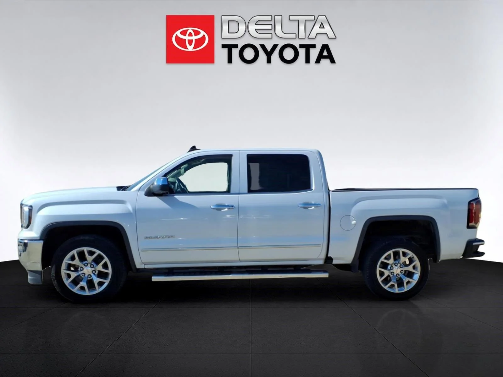 Used 2017 White Frost Tricoat GMC SLT image 2