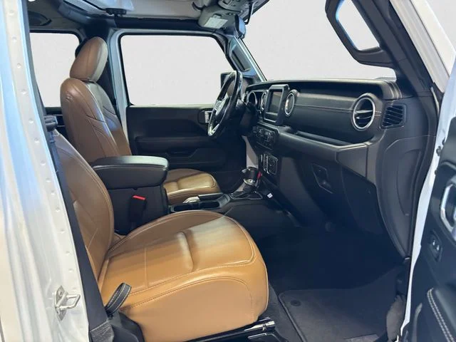 Used 2021 White Jeep Unlimited Sahara image 16