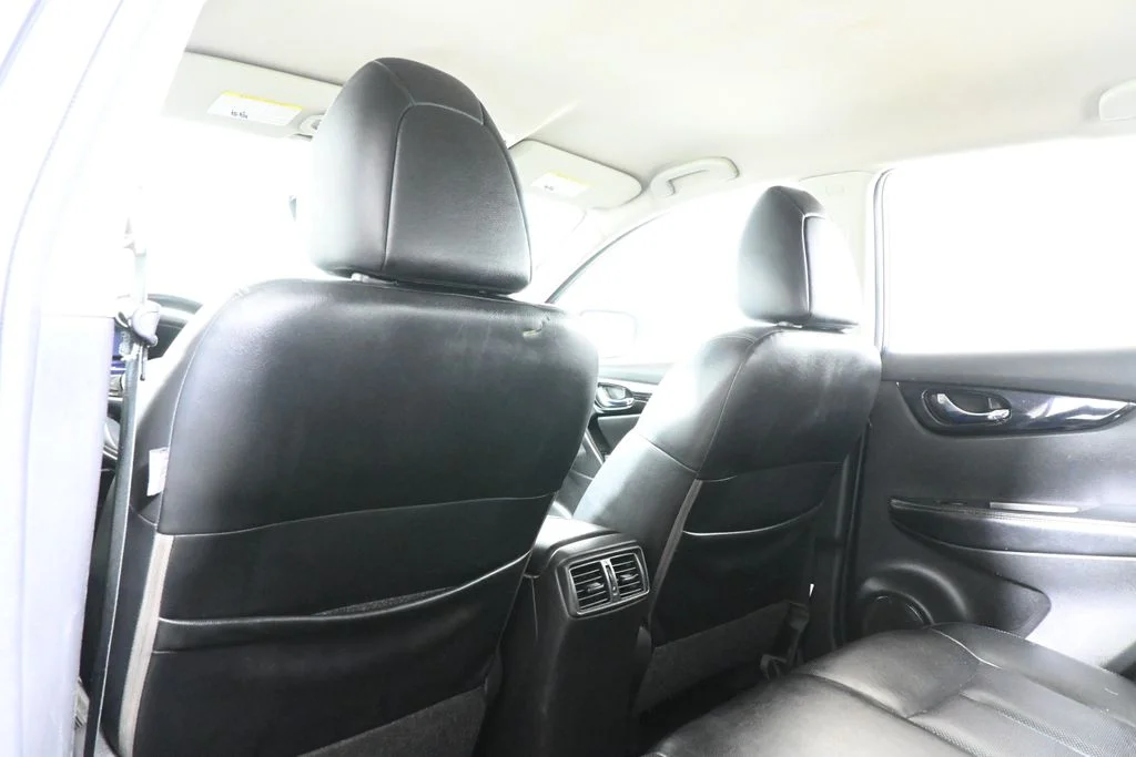 Used 2017 Blue Nissan SL image 28