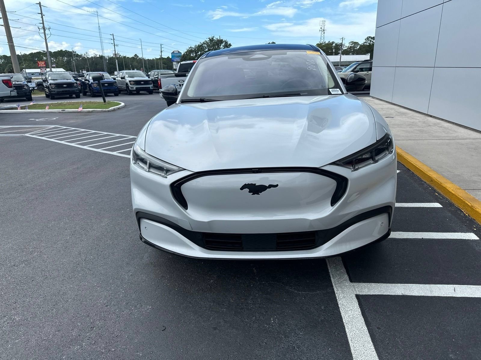 Used 2023 White Metallic Ford Premium image 8