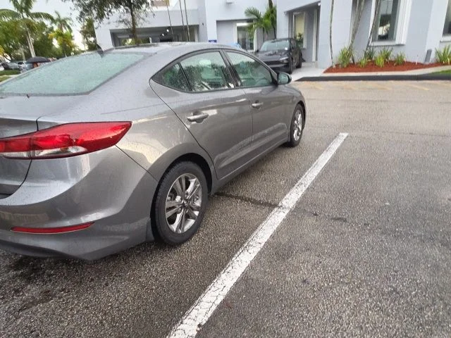 Used 2018 Gray Hyundai SEL image 4
