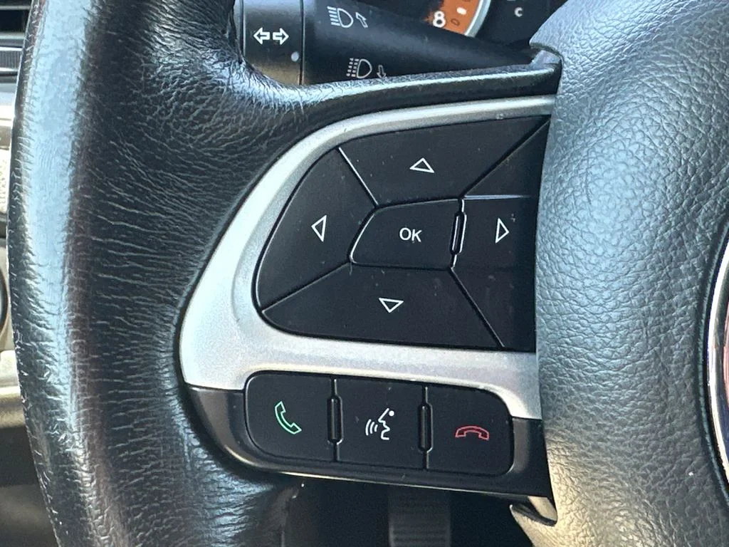 Used 2018 Red Jeep Latitude image 24