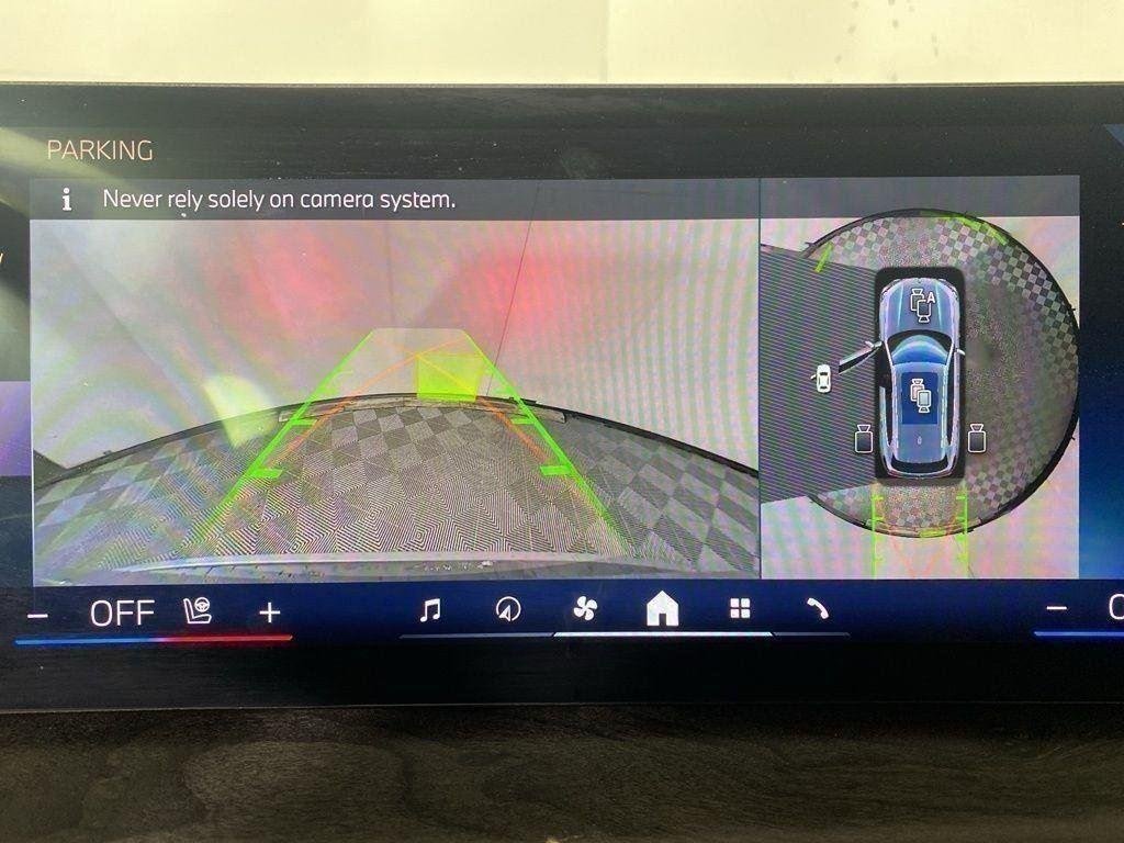 Used 2024 Gray Metallic BMW xDrive40i image 21