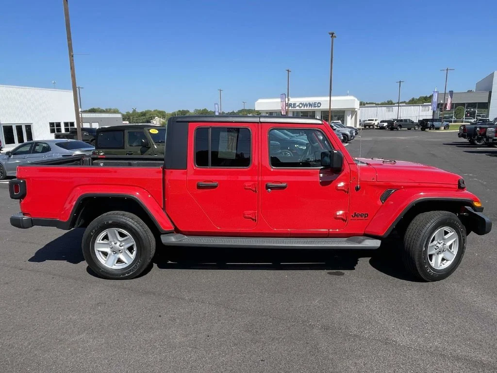 Used 2023 Firecracker Red Clearcoat Jeep Sport S image 2