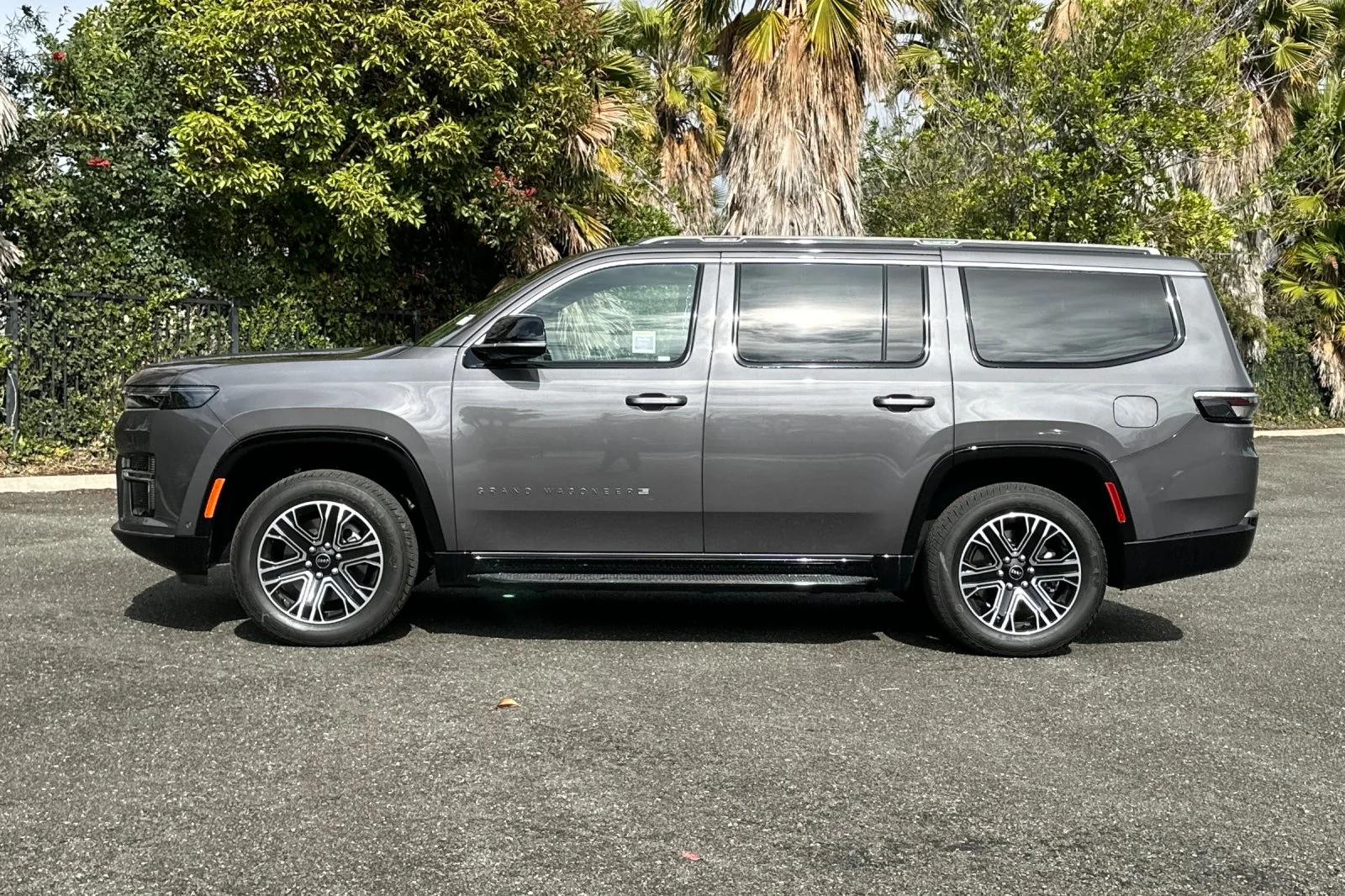New 2026 Baltic-Gray Metallic Clear-Coat Exterior Paint Jeep  image 6