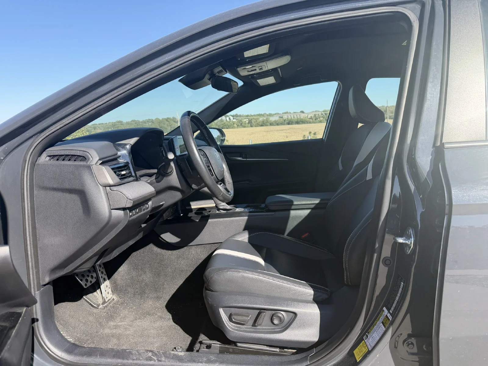 Used 2025 Gray Toyota SE image 4