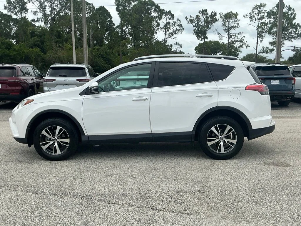 Used 2017 White Toyota XLE image 3