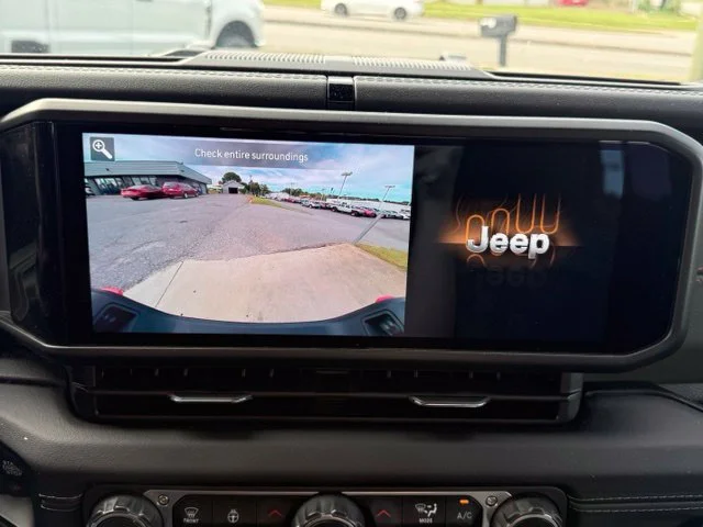 Used 2025  Jeep Mojave image 20