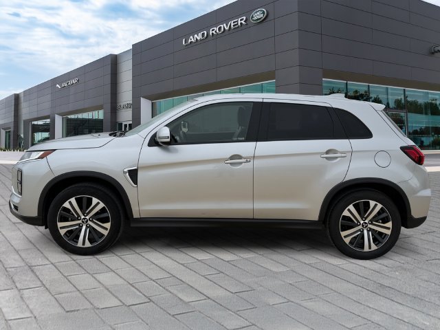 Used 2022  Mitsubishi 2.0 SE image 2