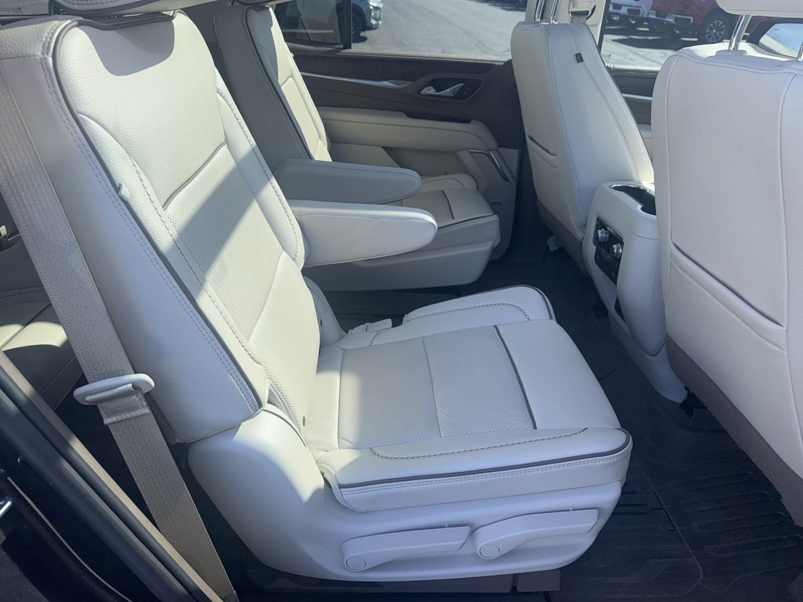 Used 2024 Silver GMC Denali image 21