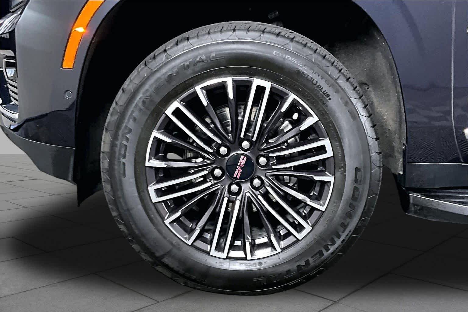 Used 2025 Titanium Rush Metallic GMC Elevation image 10