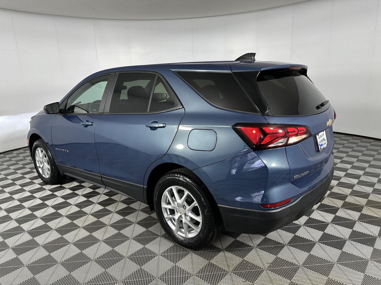Used 2024 Lakeshore Blue Metallic Chevrolet  image 4
