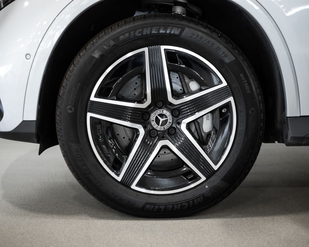 Used 2026  Mercedes-Benz GLC 300 image 4